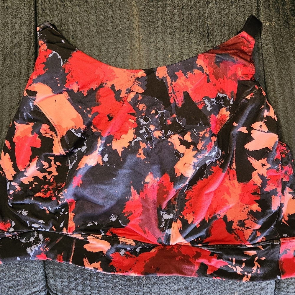 Women's Abstract Red and Black Sports Bra